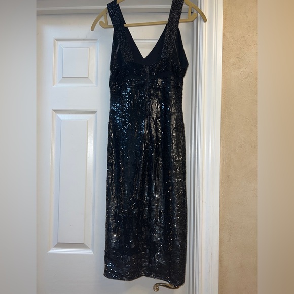 Alice and Olivia Piera V-neck Sequin Dress - Picture 4 of 7